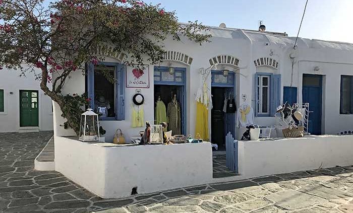 Vacanze Grecia 2018, la Grecia vista dal mare folegandros cicladi negozi