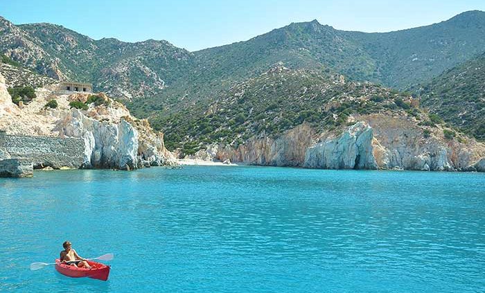 Vacanze Grecia 2018, la Grecia vista dal mare baia di polyegos cicladi 