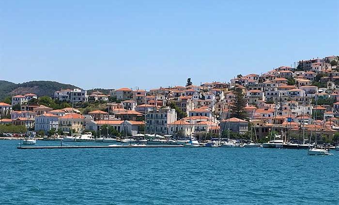 Vacanze Grecia 2018, la Grecia vista dal mare porto di poros 